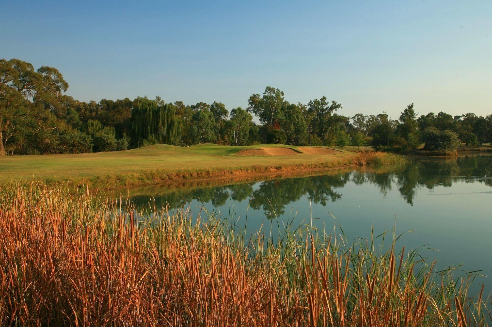Thurgoona Country Club Resort Bagian luar foto