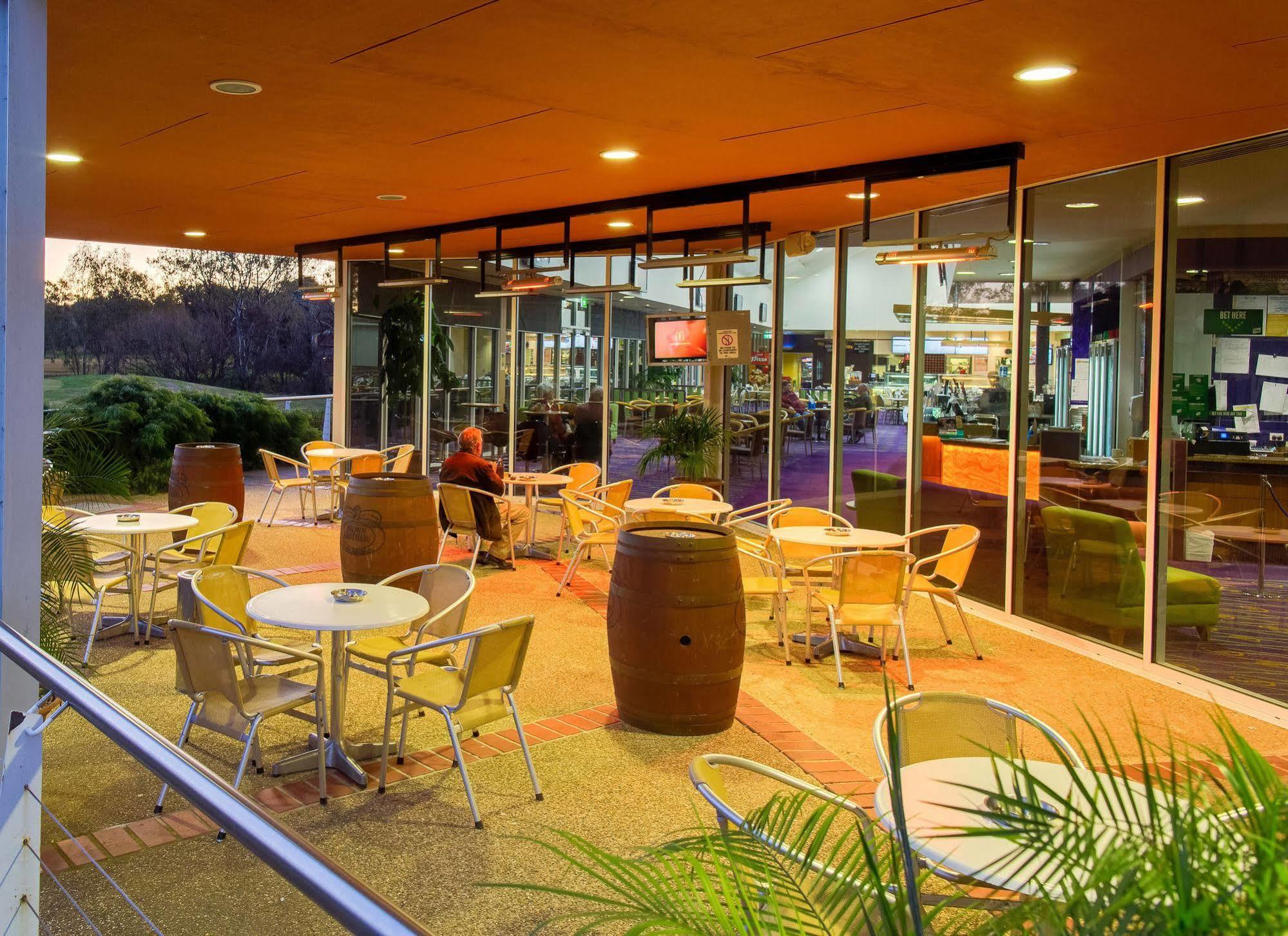 Thurgoona Country Club Resort Bagian luar foto
