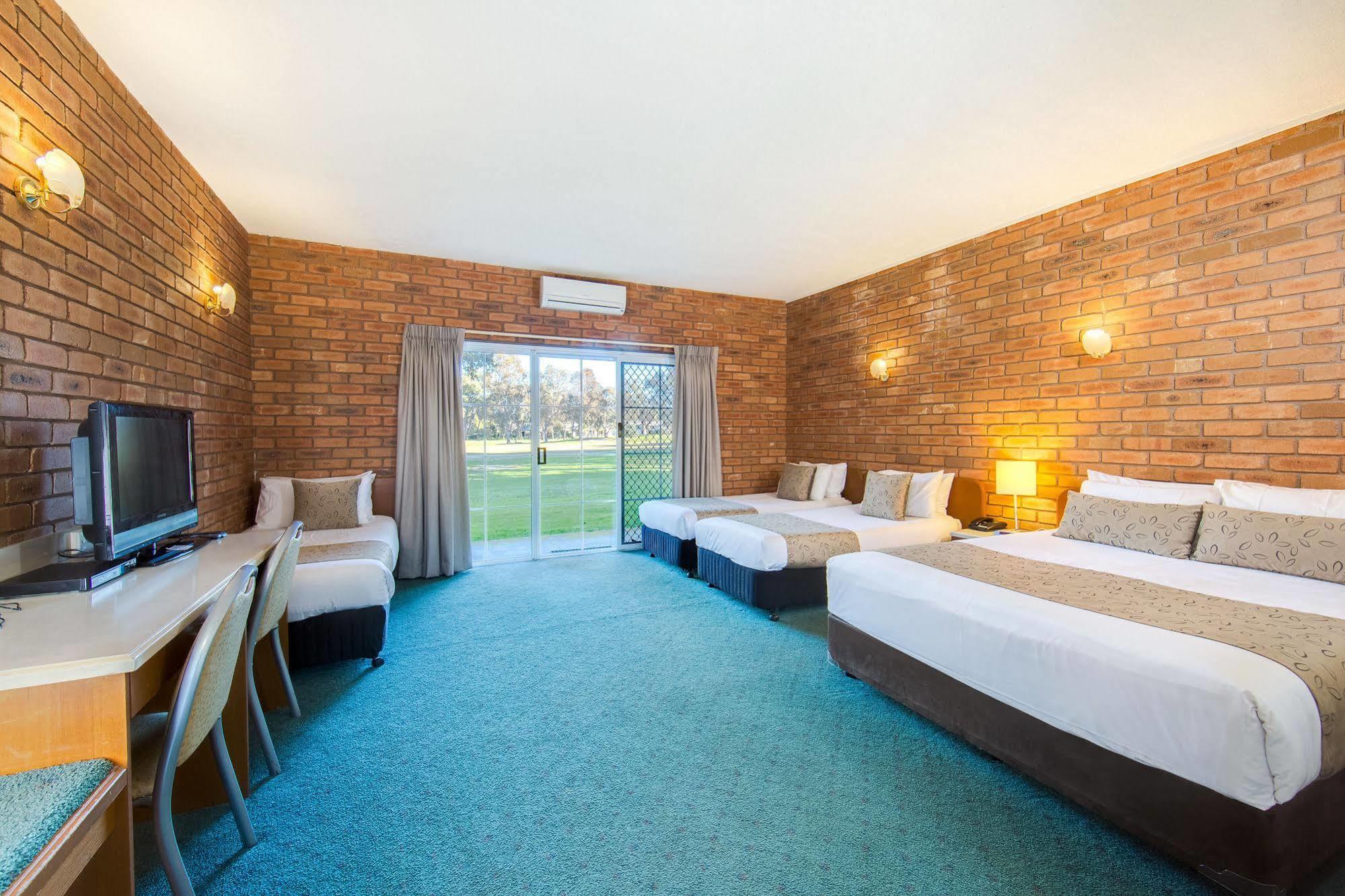 Thurgoona Country Club Resort Bagian luar foto